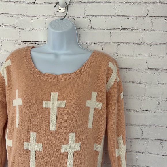 Knitted crosses  sweater - Picture 2 of 9